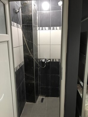 Family Duplex | Bathroom shower