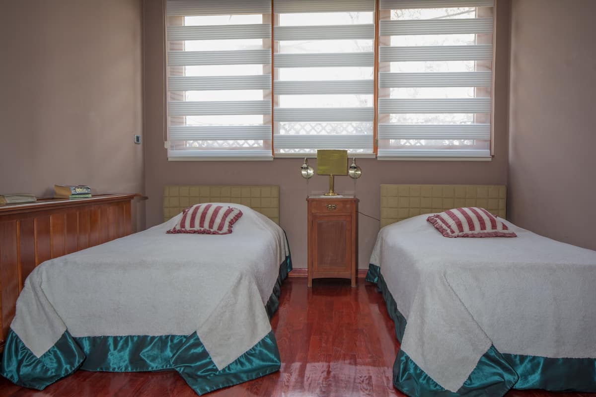 Apartamento familiar | Minibar, escritorio, cunas gratuitas y wifi gratis