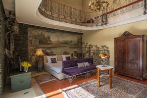 ห้องลักซ์ชัวรี่, เตียงใหญ่ 1 เตียง | มินิบาร์, โต๊ะทำงาน, เปล/เตียงเด็กอ่อน (ฟรี), Wi-Fi ฟรี