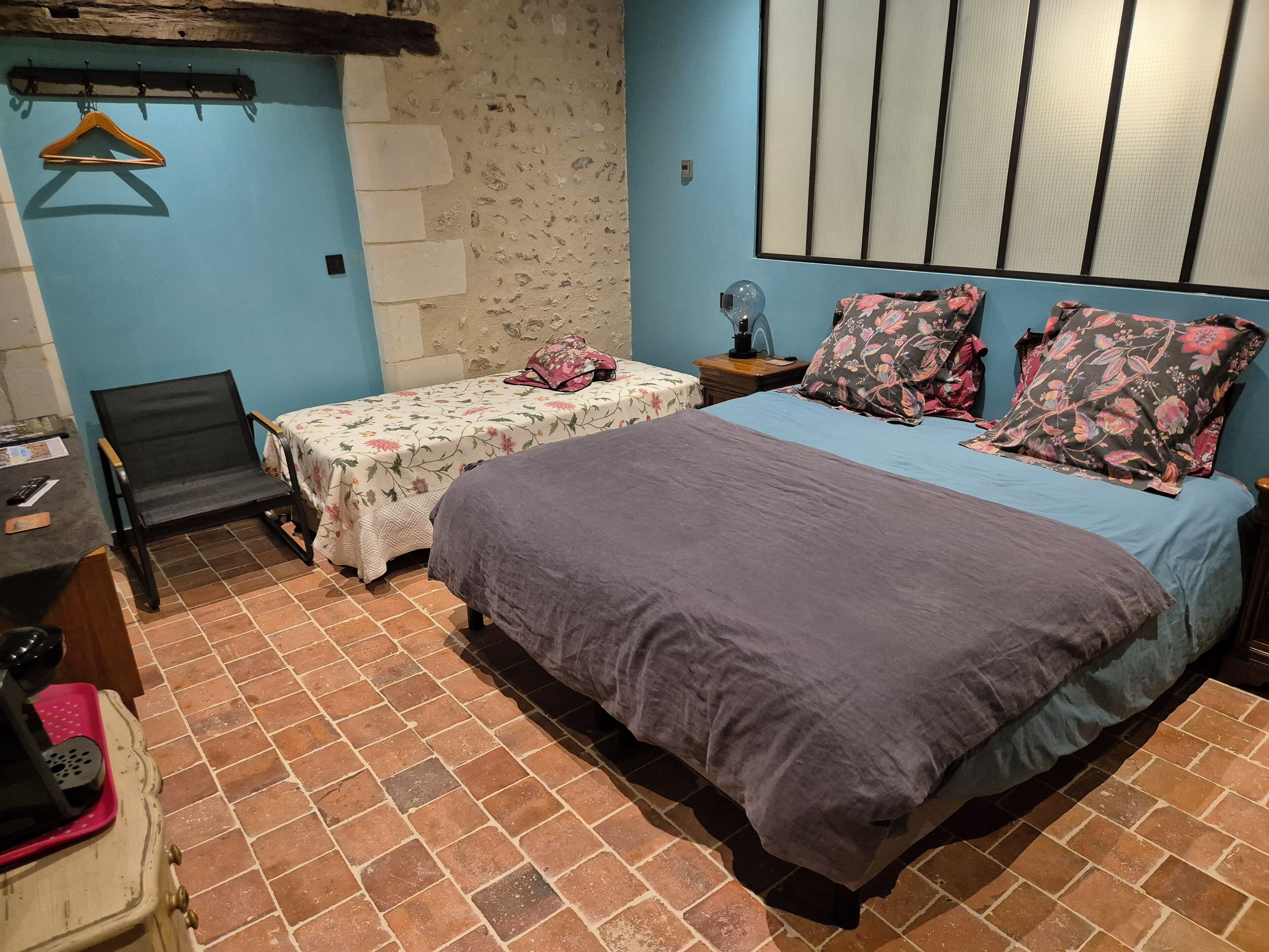 Comfort tweepersoonskamer, 1 queensize bed, niet-roken, uitzicht op tuin (Hélène) | Individueel gedecoreerd, individueel gemeubileerd