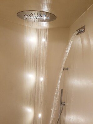 Design Triple Room | Bathroom shower - B&B A Piazza del Gesù (Viterbo)