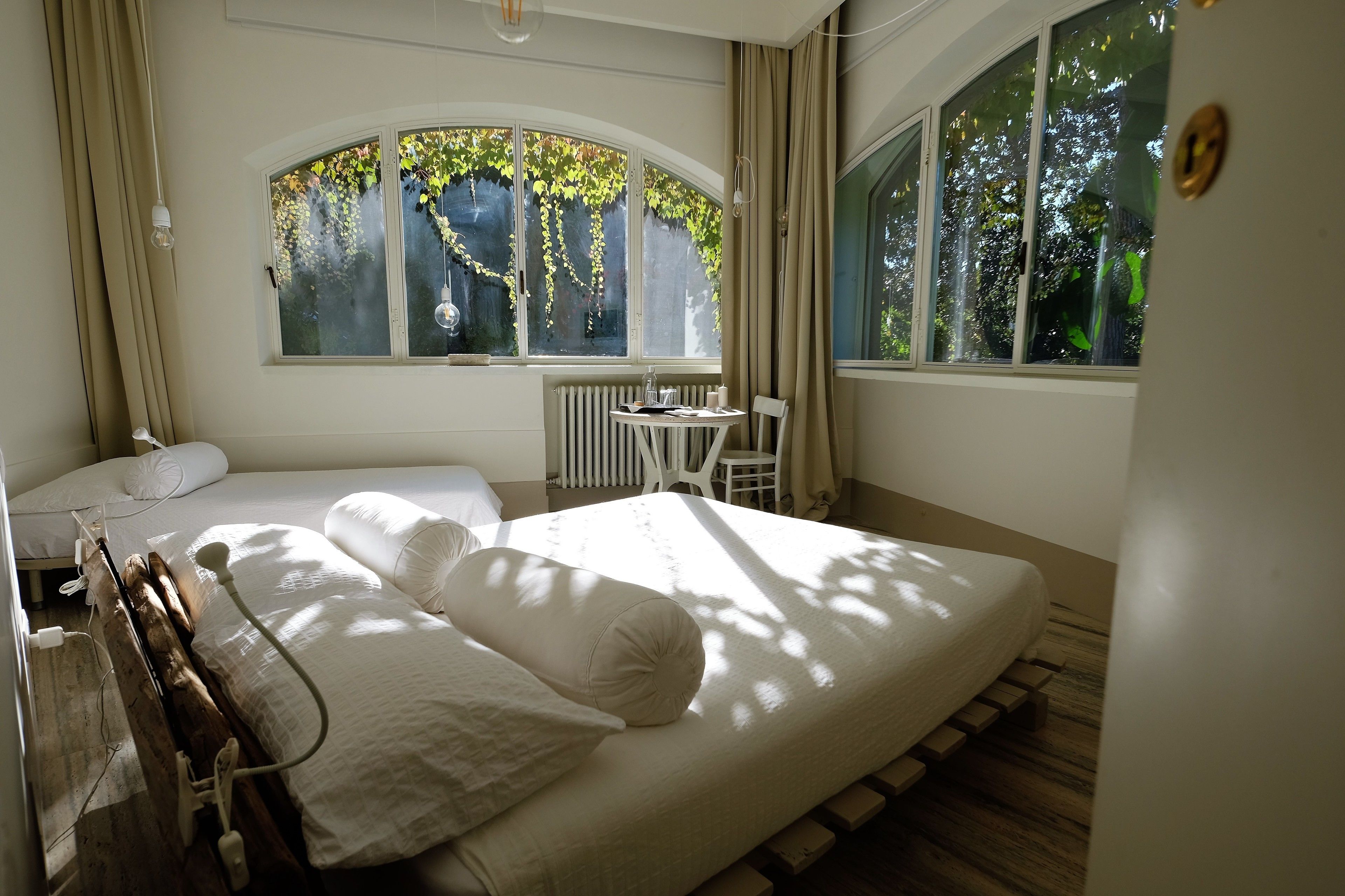 设计三人房 | 遮光窗帘、免费婴儿床、免费 WiFi、床单