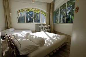 時尚三人房 | 遮光布/窗簾、免費搖籃/嬰兒床、免費無線上網、床單