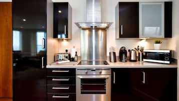 Luxury Apartment, 2 Bedrooms | Private kitchen