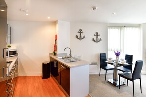 Dining - Meridian Quay Apartments (Swansea)