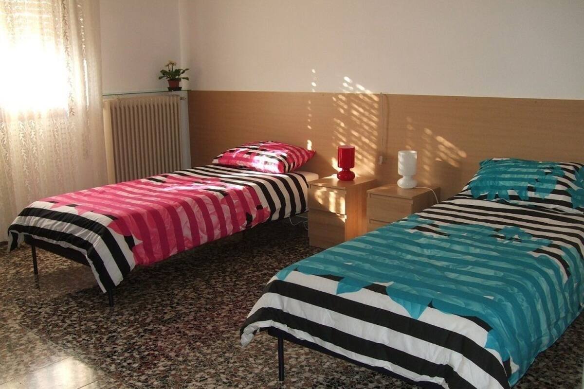 Double or Twin Room, 2 Twin Beds, Shared Bathroom | WiFi (free)