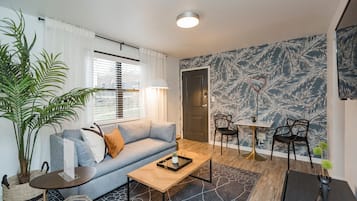 Apartment, Courtyard View | Living area