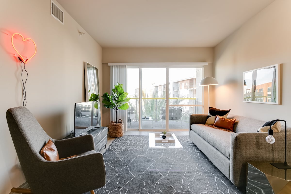 Apartment, 1 Bedroom, Balcony, Marina View | Living area