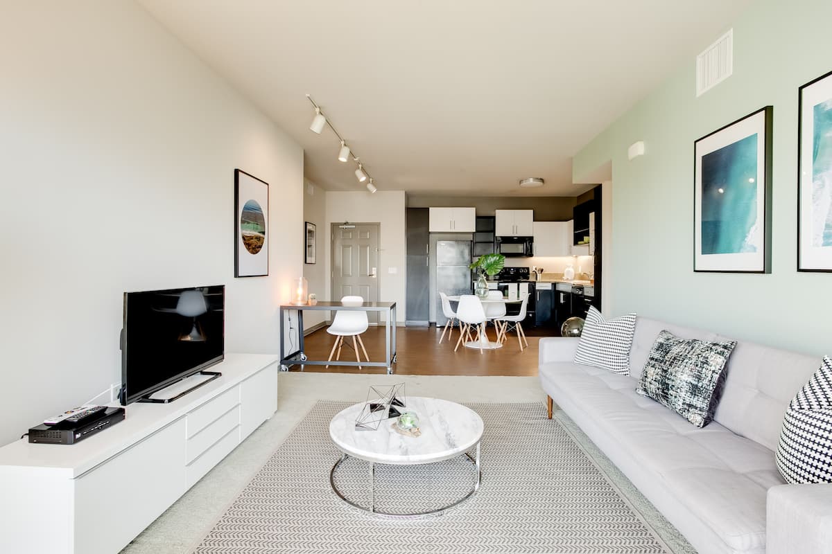 Apartment, 2 Bedrooms, Balcony, Courtyard View | Living area