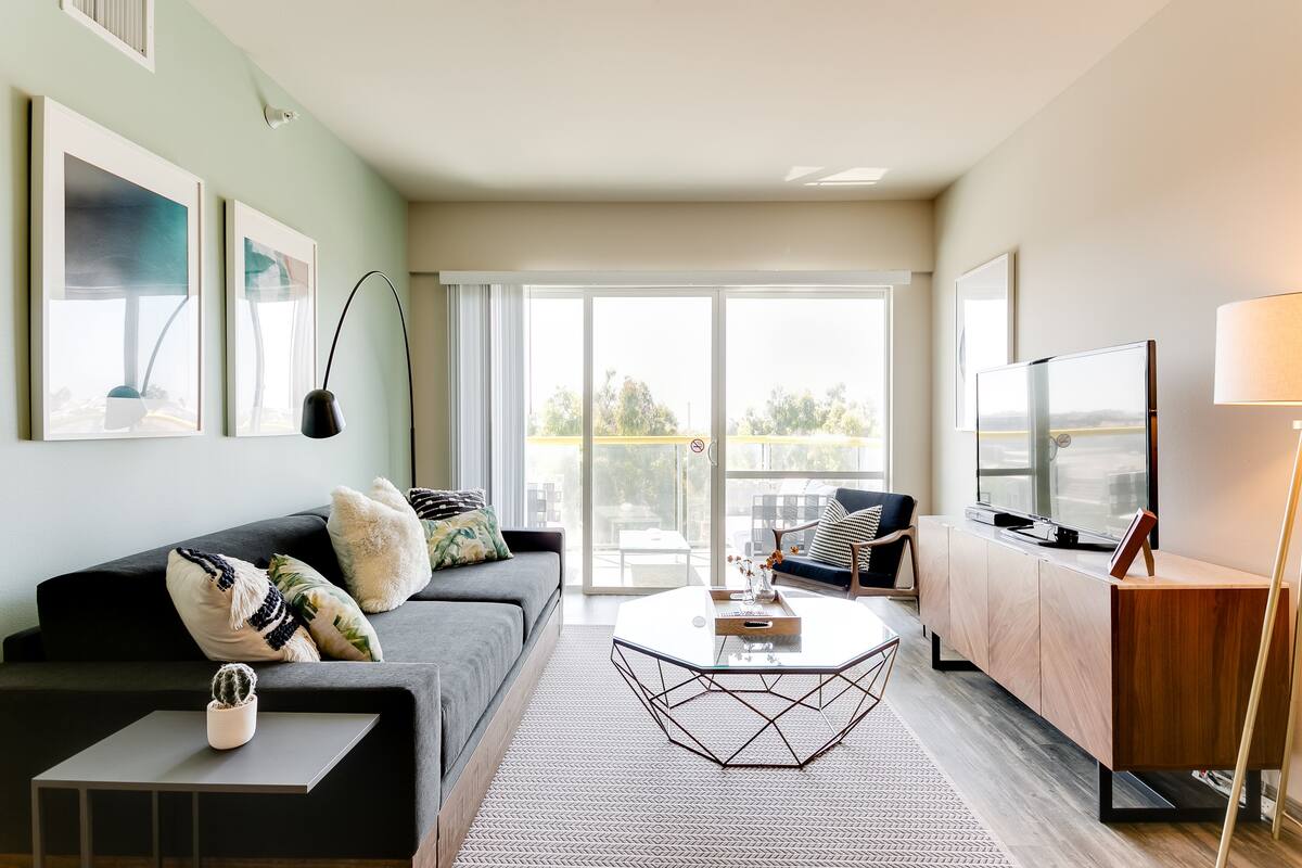 Apartment, 2 Bedrooms, Balcony, Partial Ocean View | Living area