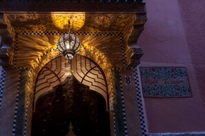 Front of property – evening/night - Riad Tasneem (Marrakech)