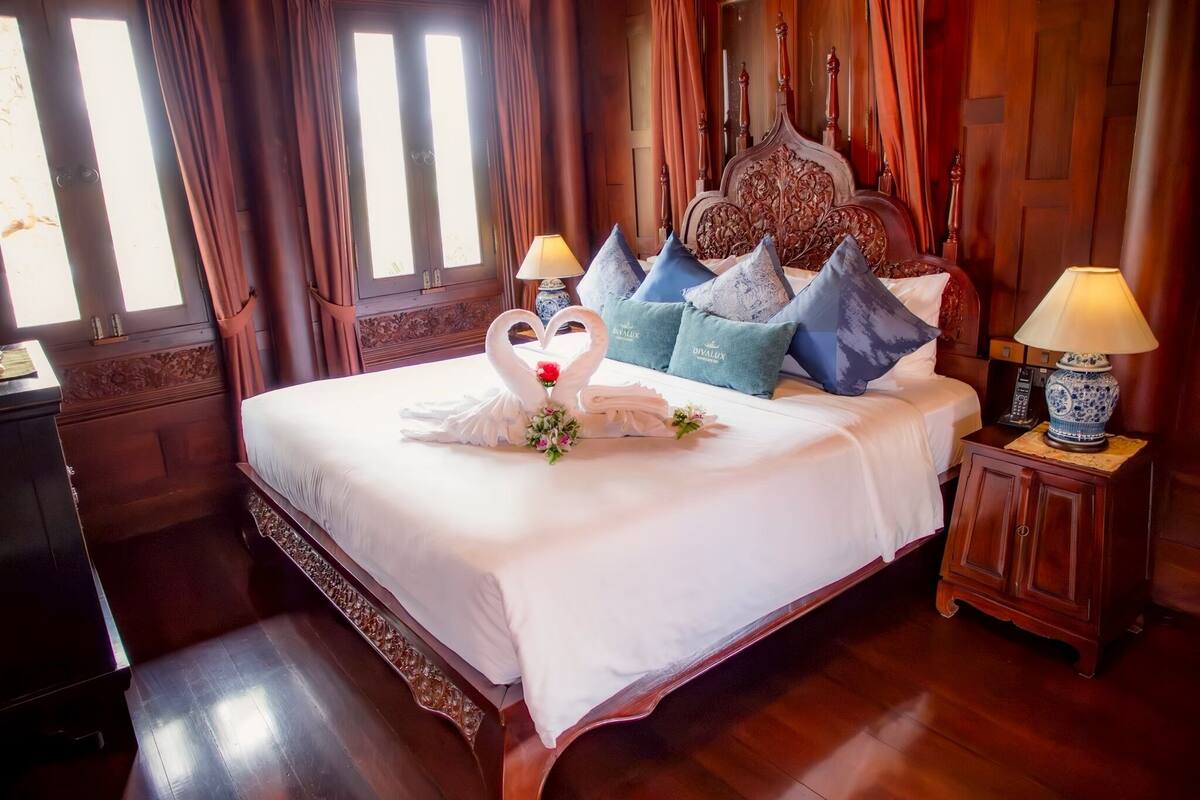 Luxury Villa, Balcony, Canal View | 1 bedroom, in-room safe, desk, laptop workspace