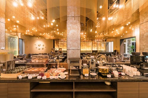 Daily cooked-to-order breakfast for a fee