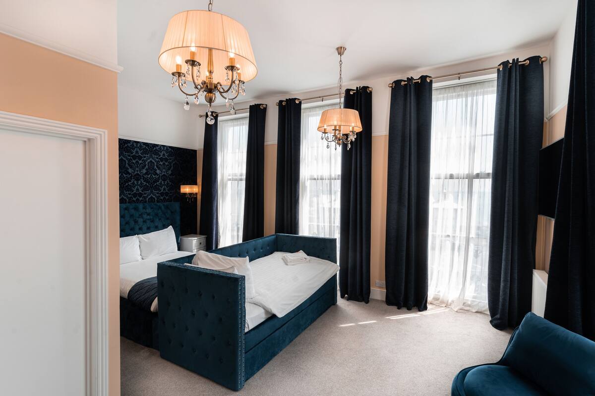 Family Room, Sea View | Desk, iron/ironing board (on request), WiFi (free), bed sheets