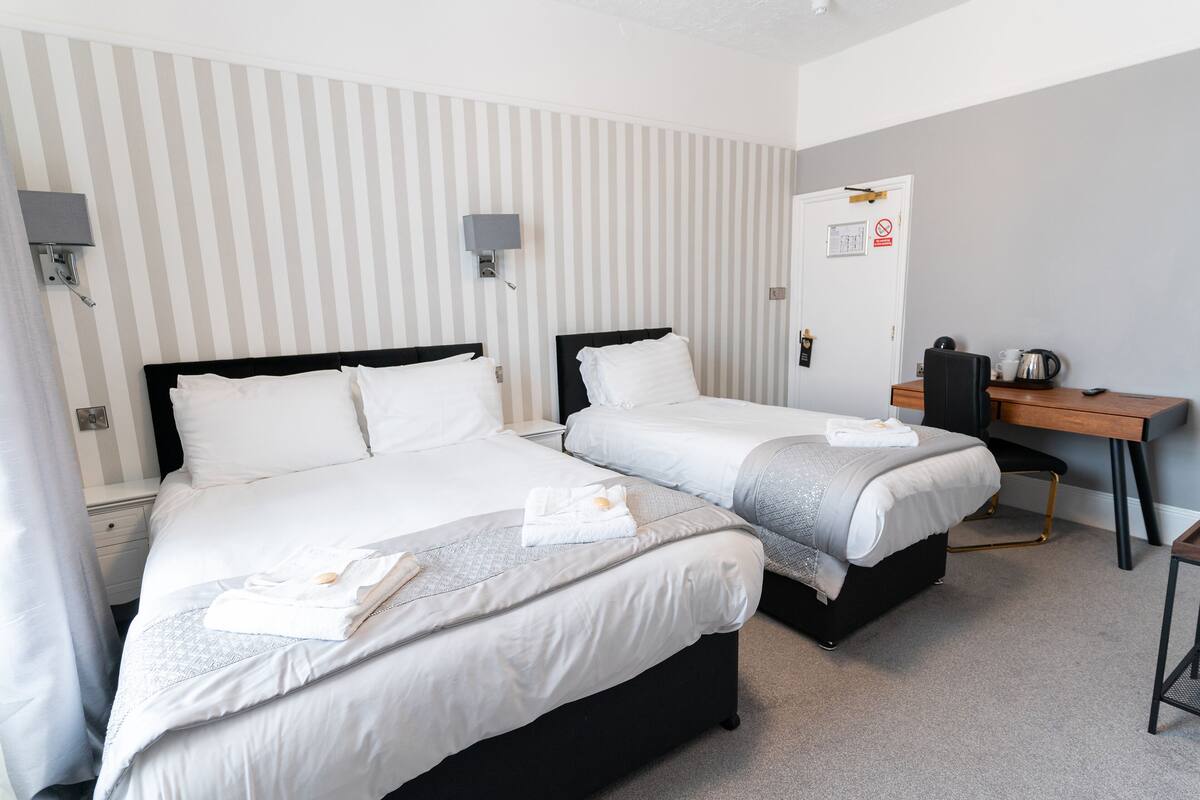 Family Room | Desk, iron/ironing board (on request), WiFi (free), bed sheets