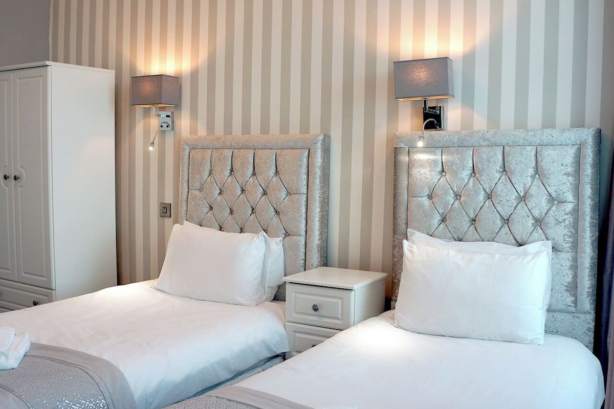 deluxe twin room, sea view | desk, iron/ironing board, free wifi, bed sheets