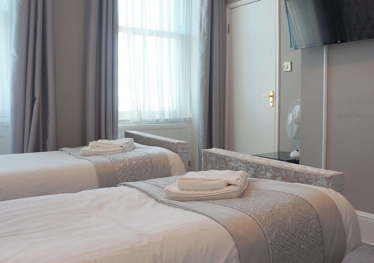 deluxe twin room, sea view | desk, iron/ironing board, free wifi, bed sheets