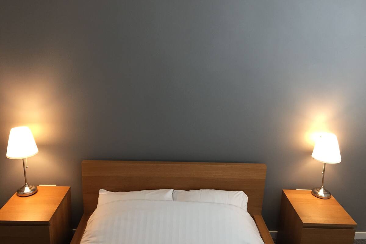 Apartamento standard, 1 cama de casal | Roupas de cama premium, cortinas blackout, quartos à prova de som