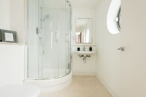 Apartment, 2 Bedrooms | Bathroom