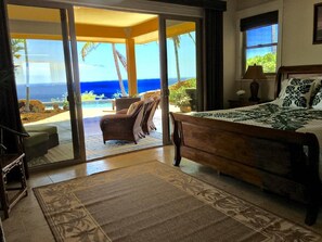 Safe på rommet, blendingsgardiner, lydisolert og strykejern/-brett