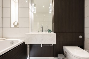 Bathroom - Platinum Apartment near Hammersmith (London)