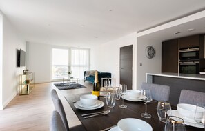 Apartment, 2 Bedrooms | Living area | Flat-screen TV - Platinum Apartment near Hammersmith (London)