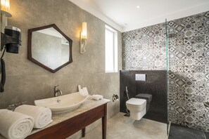 Shower, free toiletries, hair dryer, bathrobes - Maravilha a boutique stay (Assagao)