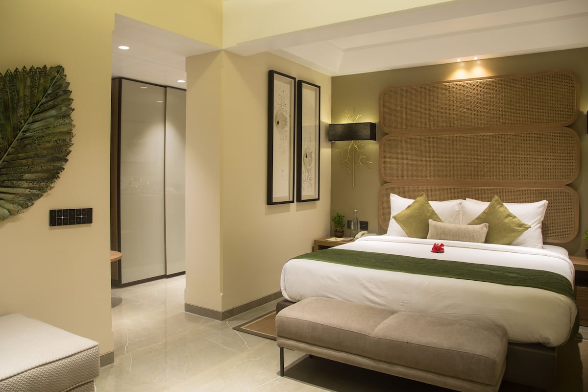 lake view suite | 1 bedroom, premium bedding, memory-foam beds, in-room safe