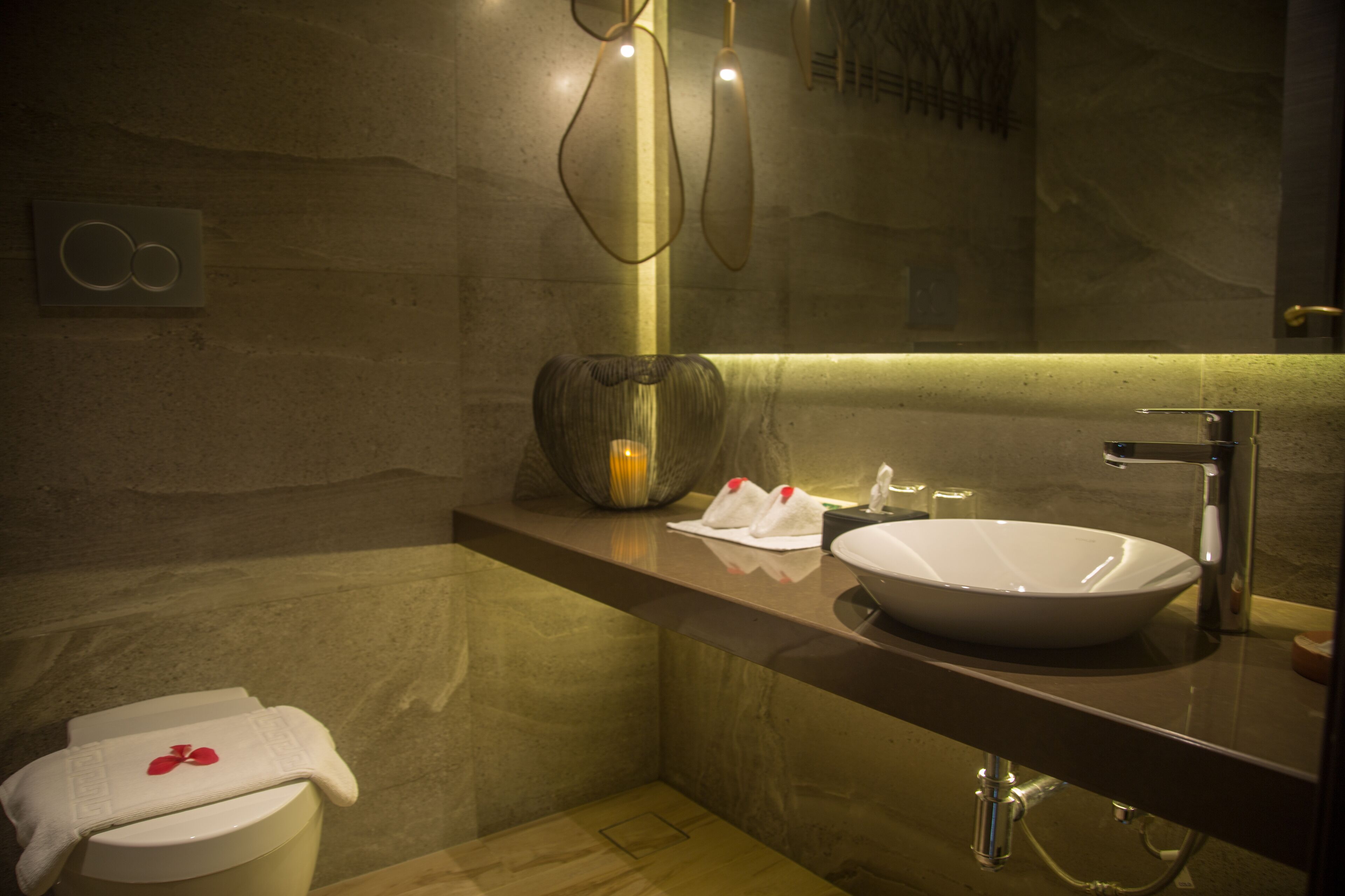 lake view suite | 1 bedroom, premium bedding, memory-foam beds, in-room safe