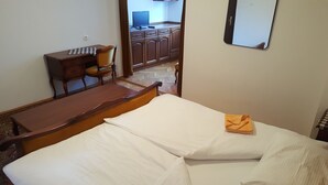 Unclassified image, 4 of 15, button - Marincic inn (Škocjan)