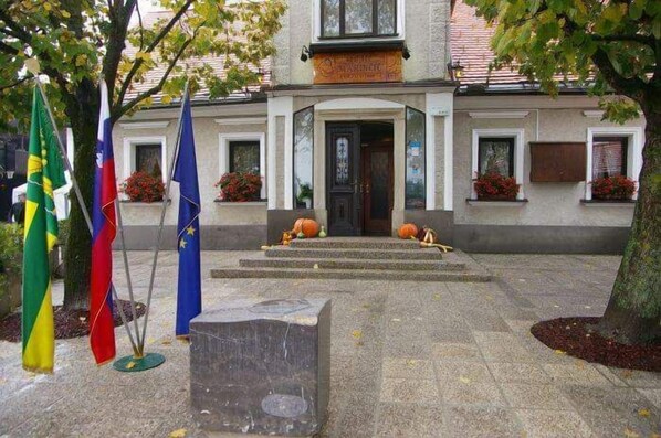 Front of property - Marincic inn (Škocjan)