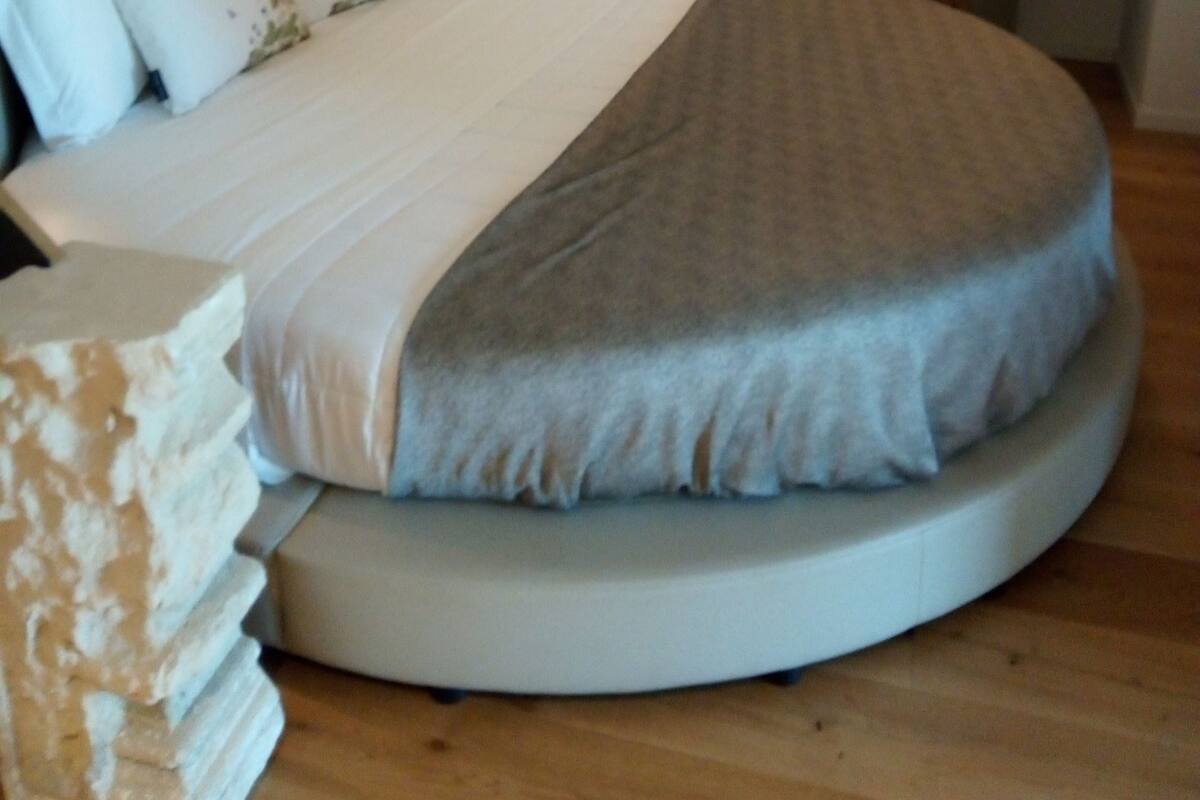 Suite, 1 King Bed with Sofa bed | Minibar, desk, blackout drapes, soundproofing