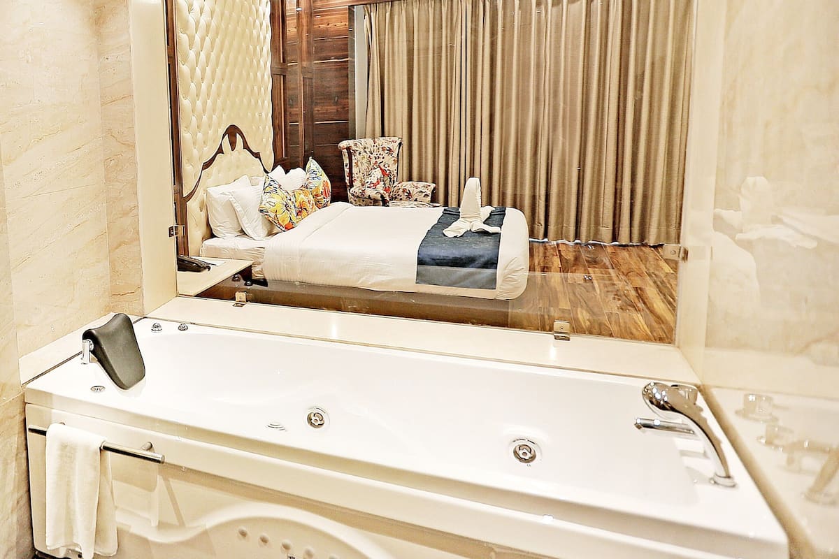 Presidential-Suite, 1 King-Bett