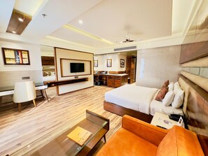 Club-Zimmer, 1 King-Bett, Eckzimmer | Individuell dekoriert, individuell eingerichtet, Schreibtisch