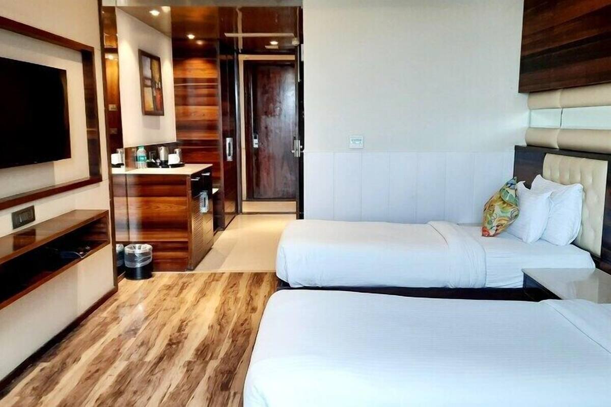 Premium Room, 2 Bedrooms, Partial Ocean View | 1 bedroom, in-room safe, individually decorated, individually furnished