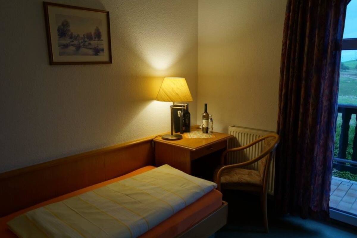 Single Room | Desk, cribs/infant beds, rollaway beds, free WiFi
