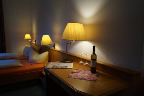 مكتب وأسرّة أطفال/رضّع وأسرّة قابلة للطي وواي فاي مجانًا