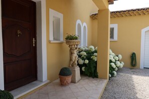 Front of property - La Mylandre Chambre d'hôtes (Lancon-Provence)