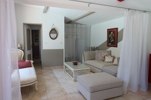 Deluxe Double Room | Premium bedding, individually decorated, individually furnished