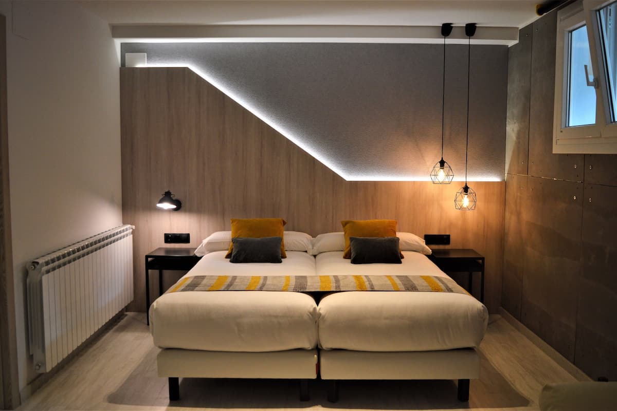 double room, 1 double or 2 single beds | 1 bedroom, premium bedding, down duvets, select comfort beds