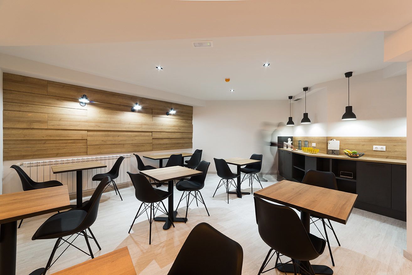 daily continental breakfast (eur 9 per person)