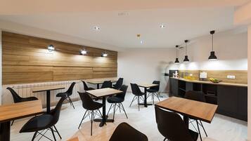 Kontinental frokost hver dag (EUR 9 per person)