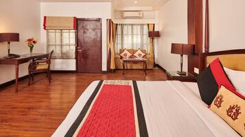 Valley View Premier Room with Balcony | In-room safe, blackout drapes, iron/ironing board, WiFi