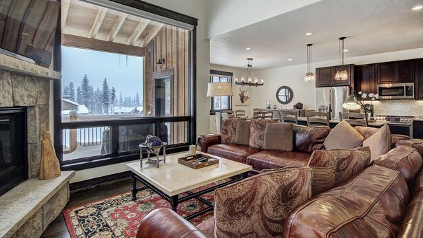 Appartement (4 Bedrooms) | Aire de séjour