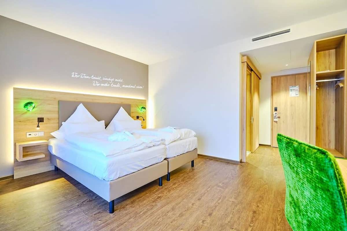 Doppia Standard, balcone | 1 camera, minibar, una scrivania, insonorizzazione