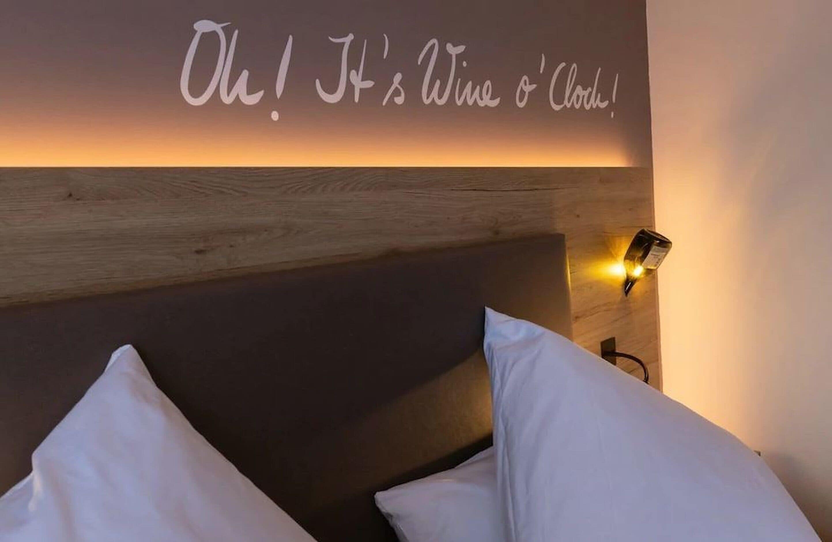 minibar, desk, soundproofing, free wifi