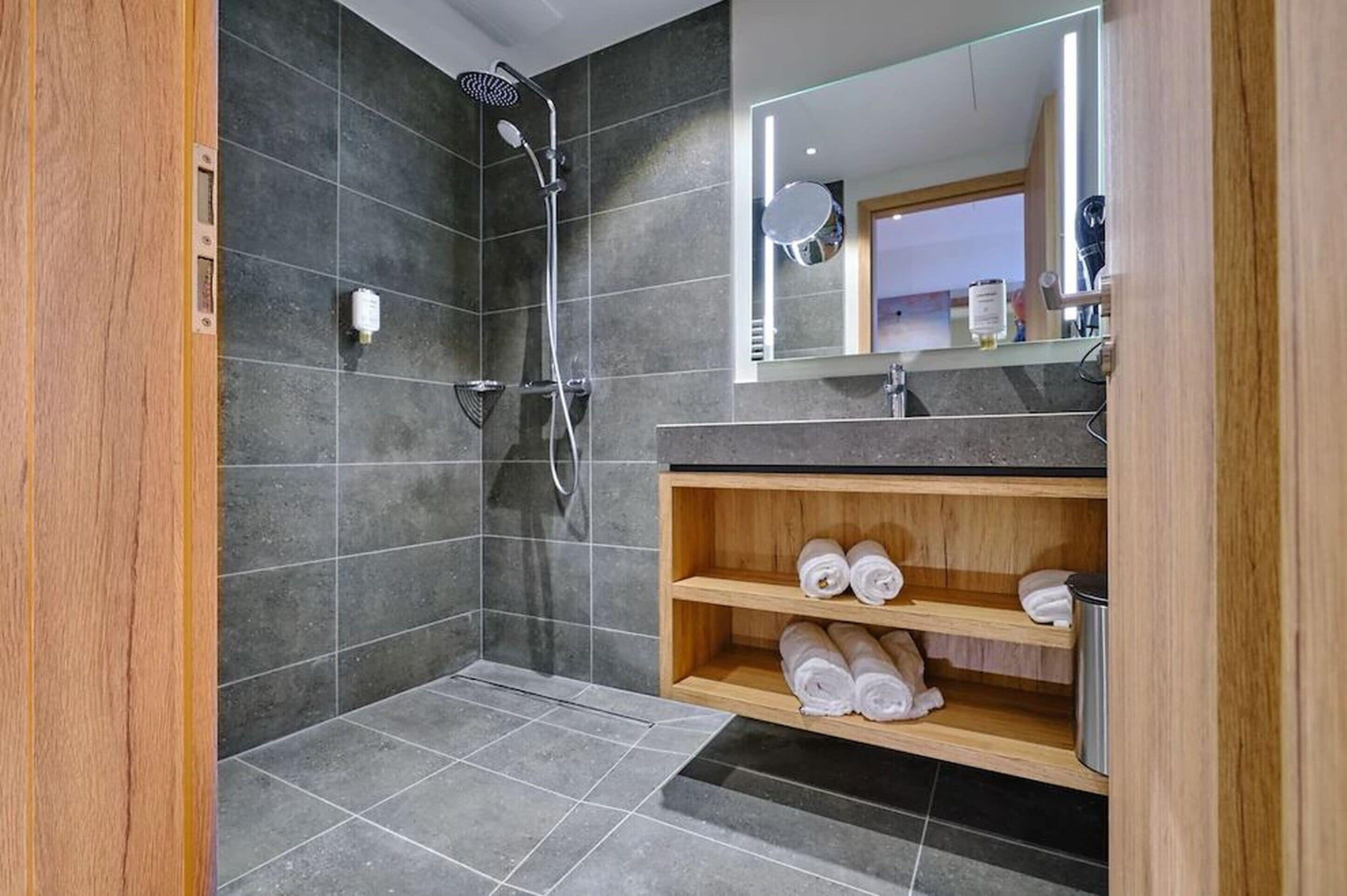 suite | bathroom | shower, free toiletries, hair dryer, bathrobes