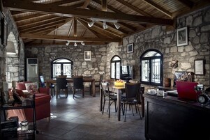 Δωρεάν πλήρες πρωινό καθημερινά 