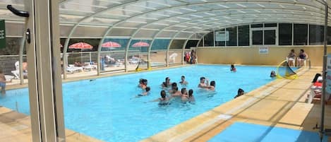 Seasonal outdoor pool, pool umbrellas, sun loungers