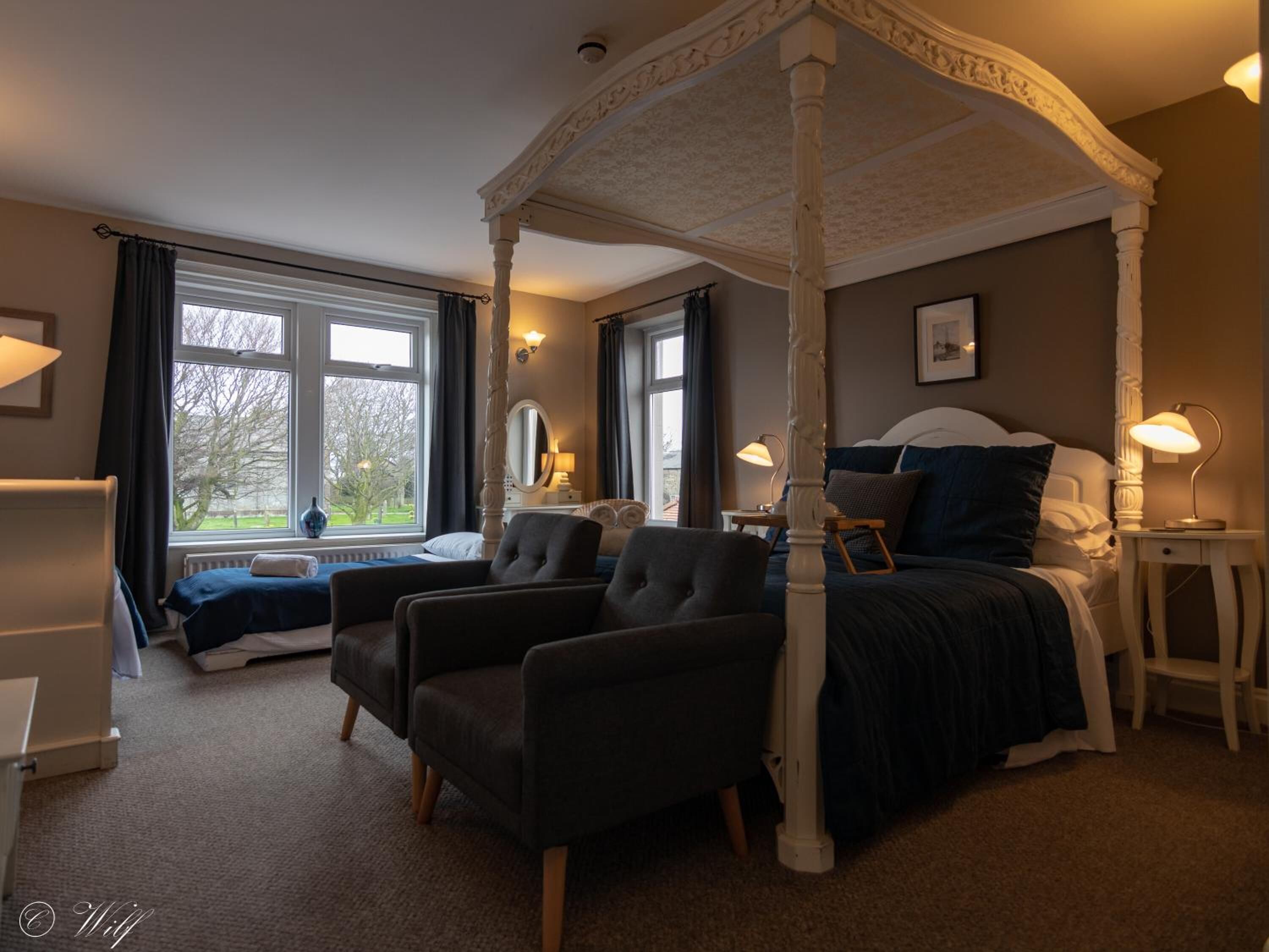 Iron/ironing board, free WiFi, bed sheets